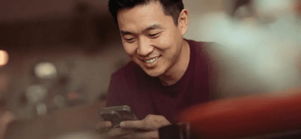 A Darwin user working from his phone